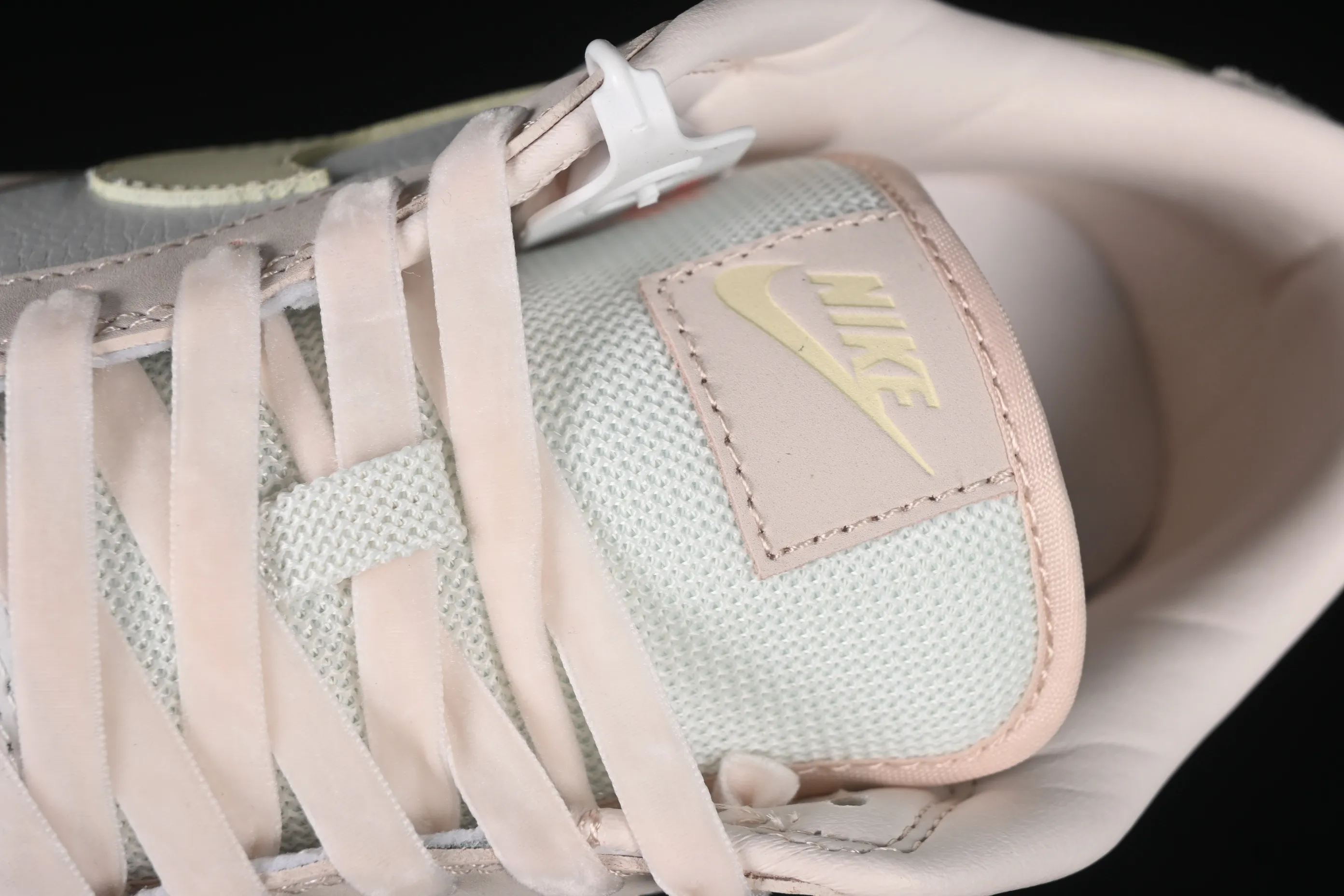 All categories Nk SB Dunk series Nk SB Dunk Low low-top sneakers Nk SB Dunk Low white light pink SB low-top casual sneakers FB7901-601